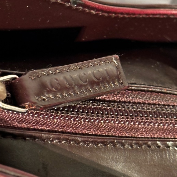 💎GUCCI Mahogany Leather V Cut Shoulder - Picture 6 of 12